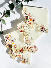 Load image into Gallery viewer, Dried Flower Pie Coasters