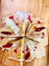 Load image into Gallery viewer, Dried Flower Pie Coasters