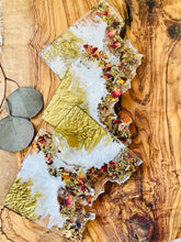 Load image into Gallery viewer, Dried Flower Pie Coasters